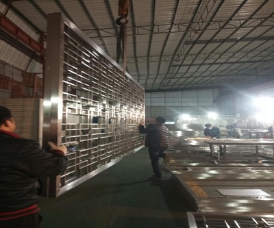 中式鏤空玄關(guān)雕花隔斷不銹鋼屏風(fēng)裝飾